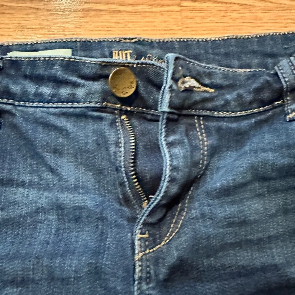 Kut from the Kloth Frayed Shorts Size:6 - Picture 3 of 7